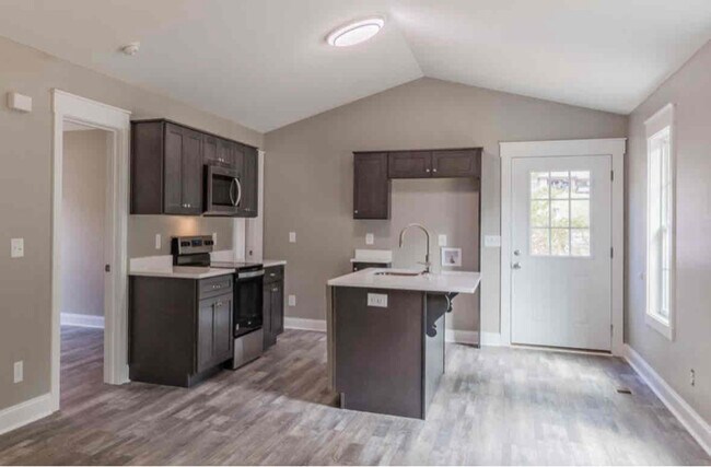 Photo - 627 Fondel Ln