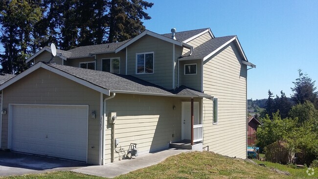 Building Photo - 3 bedroom overlooking Silverdale Rental