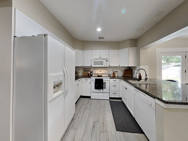 Photo - 612 Ridgewood St