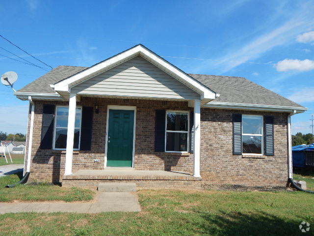 Building Photo - Southern Charm Meets Everyday Comfort – Mi... Rental