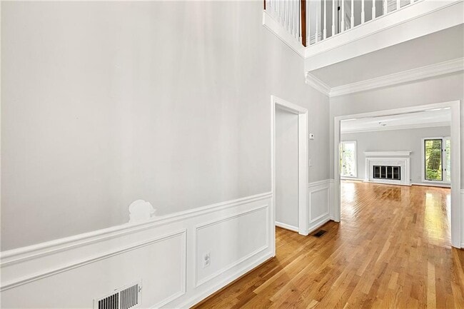 Photo - 302 S River Farm Dr