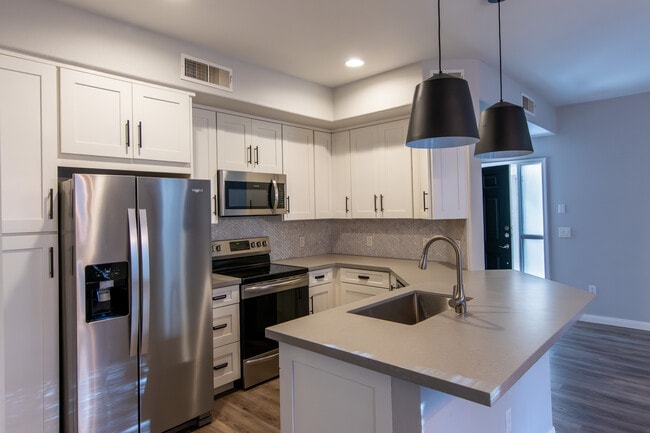 Building Photo - 9550 E Thunderbird Rd Unit 138