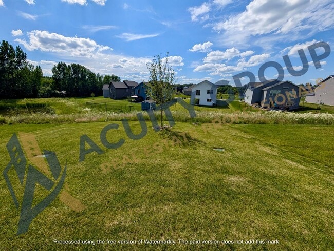 Photo - 501 Redwood St N
