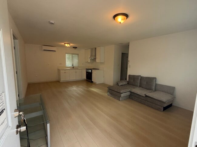 Photo - 804 W Gladstone St