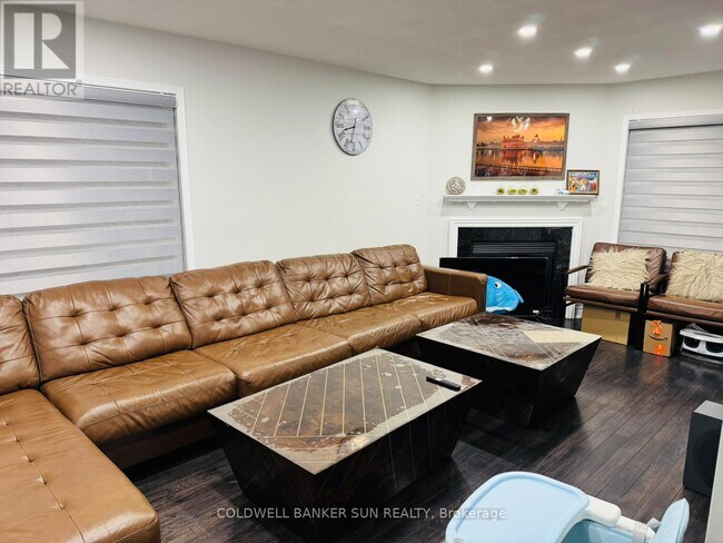 Photo - 94 Crown Victoria Dr