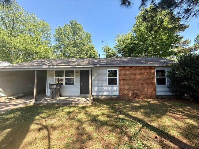Building Photo - 2310 Fairfield Dr
