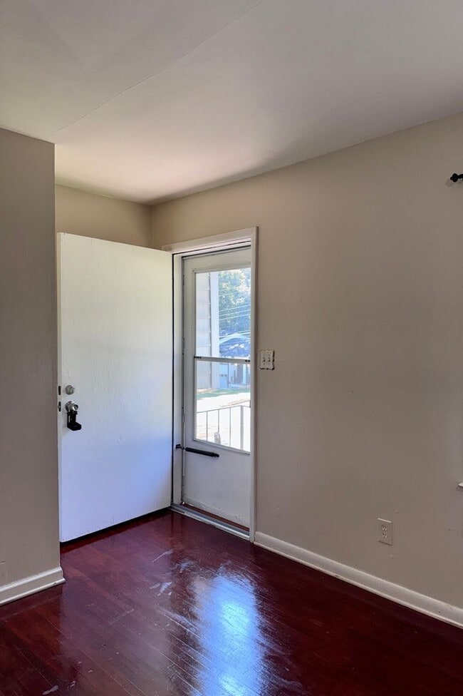 Photo - 430 Windsor Dr
