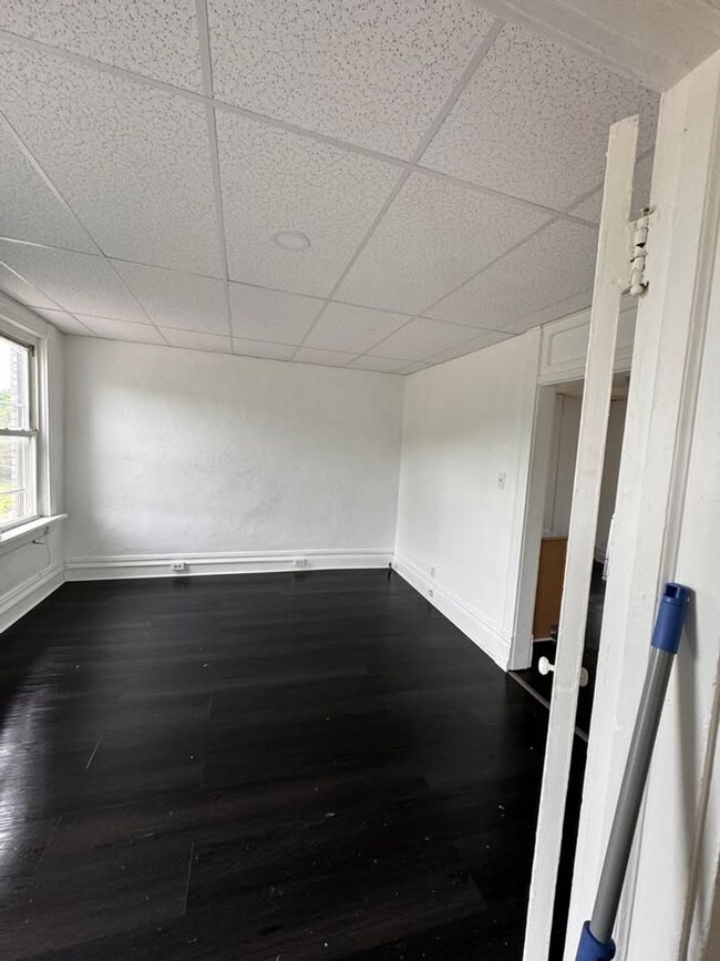 Photo - Bessemer Ave Apartments For Rent Unit Apt #8