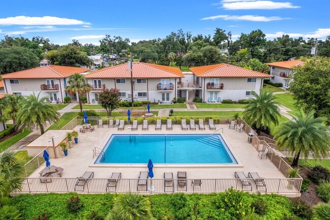 Main grounds - 2100 W Beach Dr Condo Unit F102
