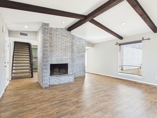 Building Photo - Beautiful in Belmar!