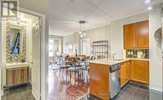 Photo - 736 Spadina Ave. Unité 506