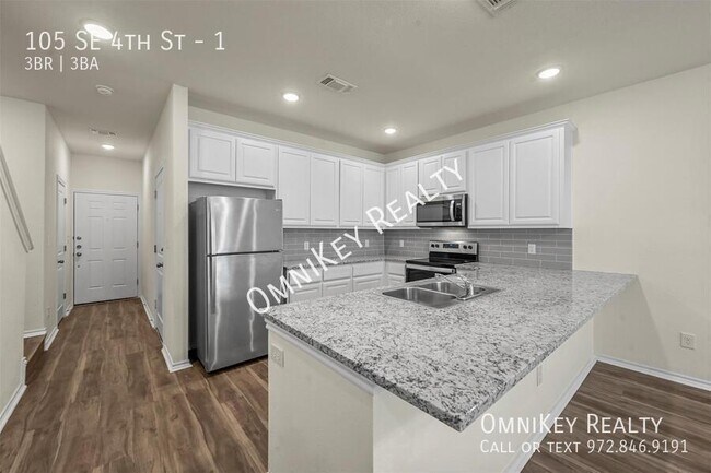 Photo - 105 SE 4th St Unit 1