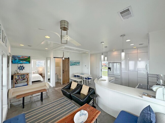 Photo - 2496 Gilmore