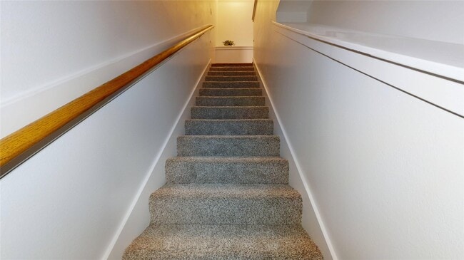 Photo - 8715 Meadowcroft Dr Unit 902