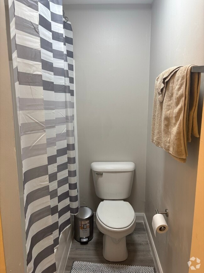 Building Photo - Coves at Columbus on Eaton and Miner Avenue Rental