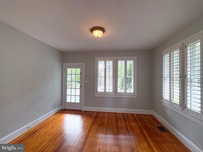 Photo - 27 W Wyatt Ave