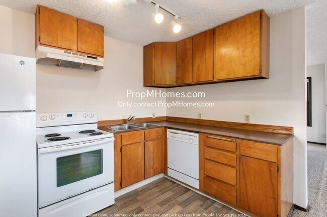 1102 SE Umatilla St Unit 1102 SE Umatilla Street Unit 3