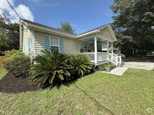 Building Photo - 2717 Oaklawn St Rental