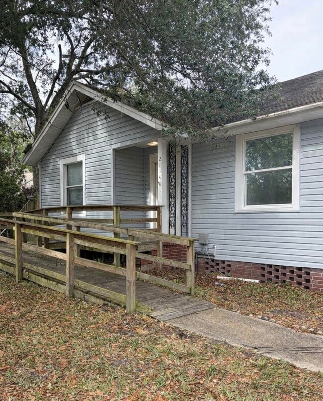 Building Photo - 2114 Merrill Ave