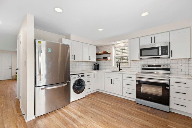 Photo - 404 Halladay St