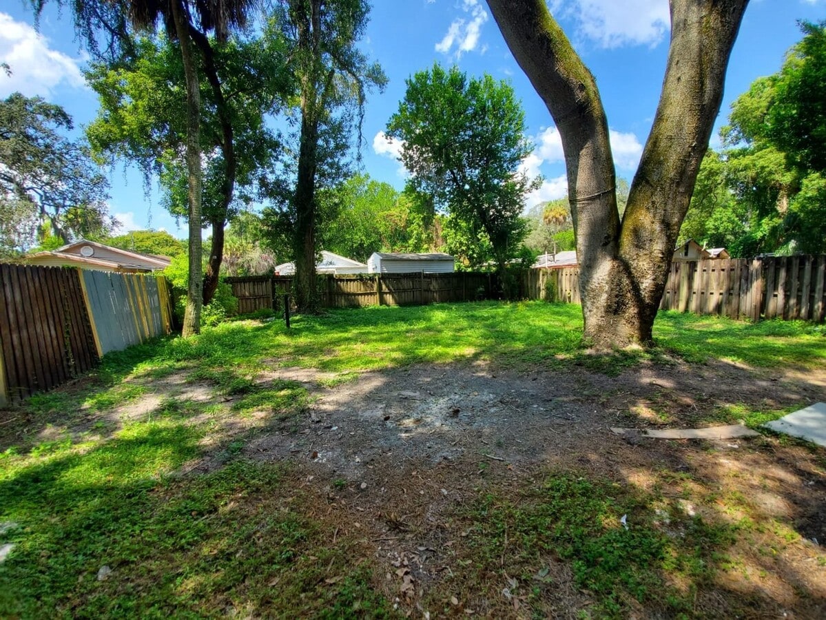 Photo - Beautiful & Quaint 2 Bedroom Single Family Home in Tampa! AVAILABLE FOR IMMEDIATE MOVE IN!!