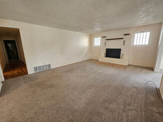 Photo - 3 Bed 1 Bath Charming Westside Retreat!!