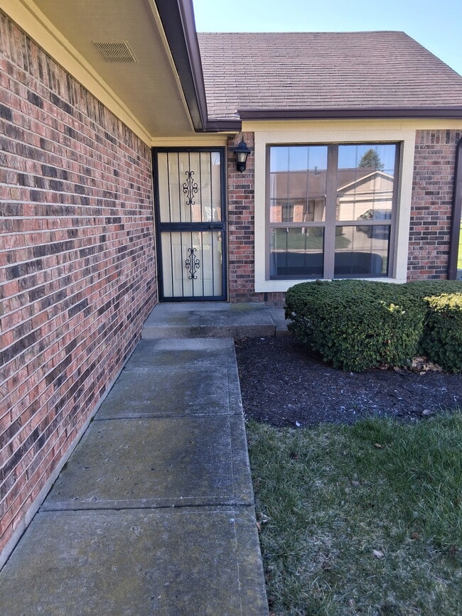 Front entrance - 1858 Queensbridge Cir Unit 1858