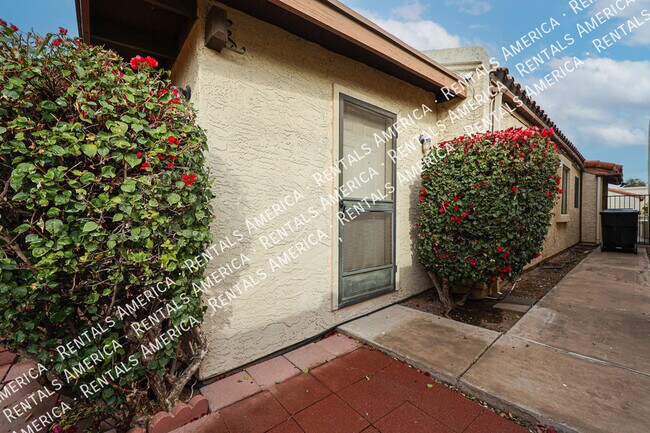 Photo - 1621 E Vaughn St