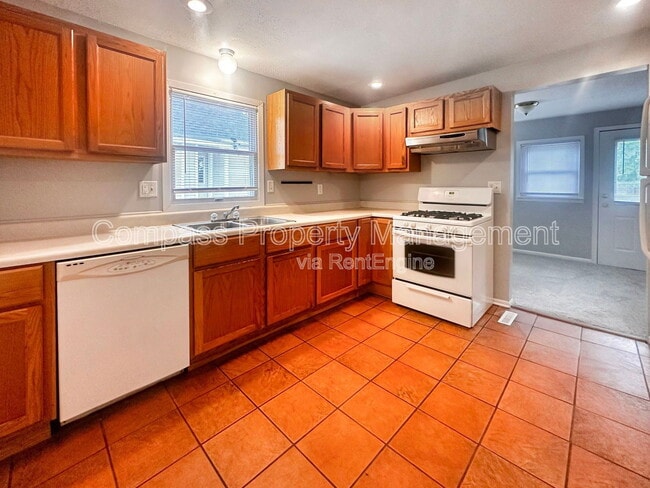 Photo - 142 Page St NE