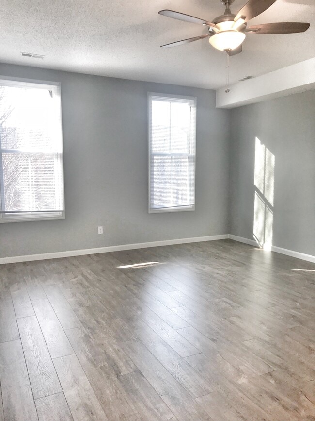 Photo - 3241 Domain St