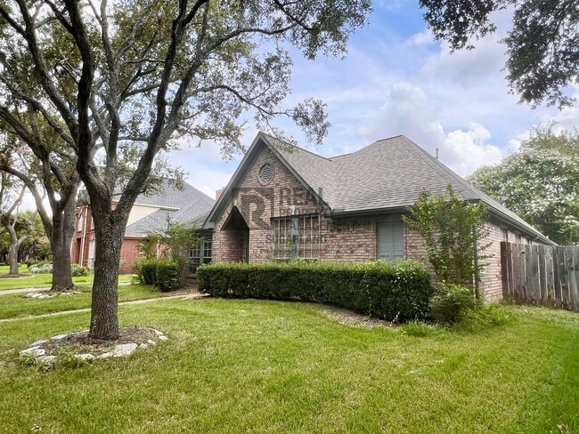 Building Photo - Gorgeous One Story Home in Sugar Land, TX