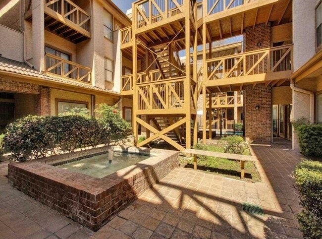 Photo - 806 W 24th St Unit 232