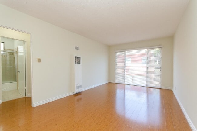 1041 20th St Unit J