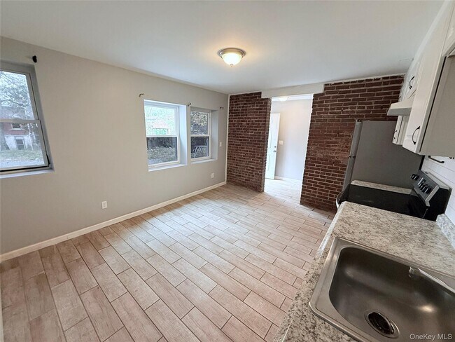 Photo - 14 Dubois St