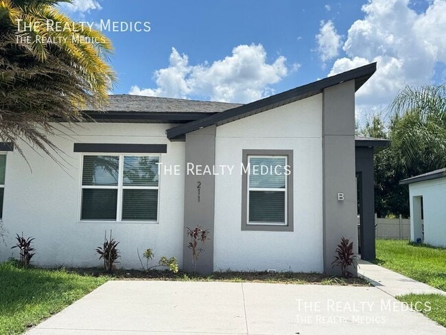 Building Photo - 211 Bedford Dr Rental