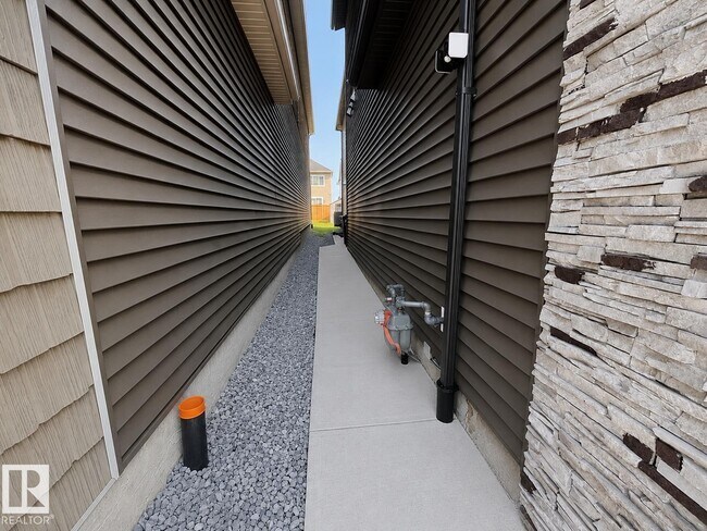 Photo - #BASEMENT 1913 209A ST NW