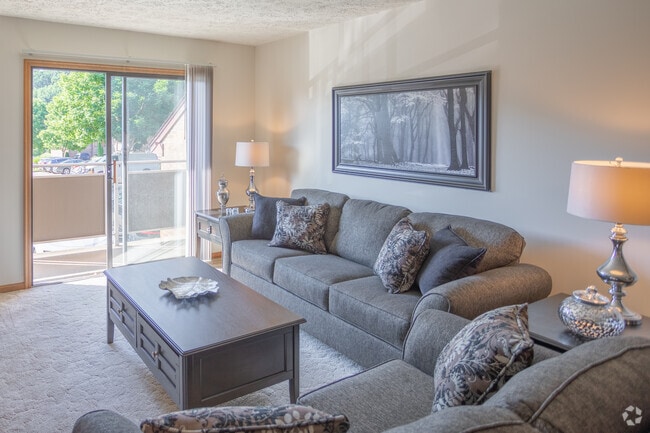 1BR, 1BA - 1,000 SF