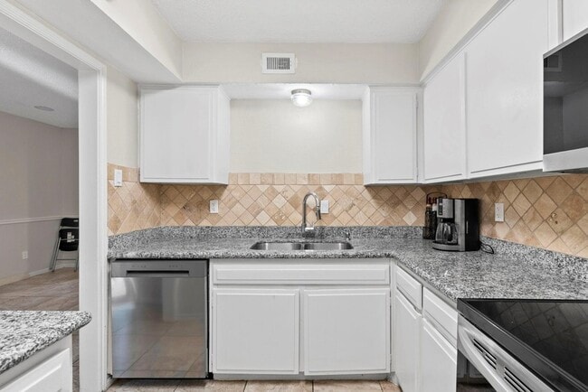 Building Photo - 7900 Westheimer Rd Unit 241 Rental
