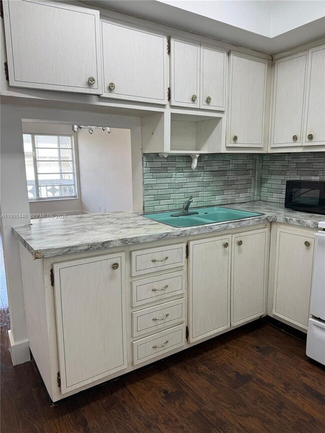 Building Photo - 16701 NE 14th Ave Unit 201