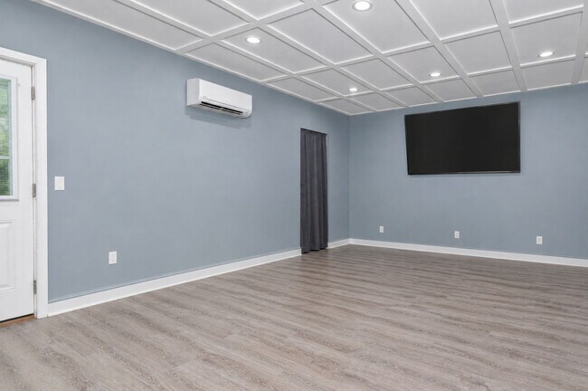 Photo - 1573 Helmsdale Dr