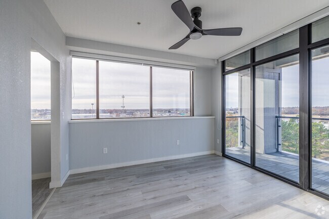 2BR, 2BA - 972SF - B5-Corner Unit - First Bedroom