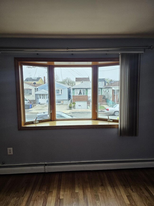 Photo - 65 Suburbia Ct