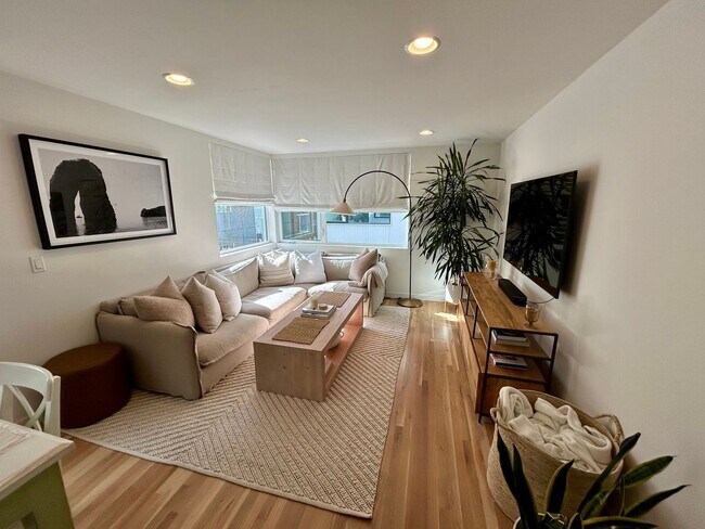 Photo - Spacious Ballard Townhome- 2 Bedrooms with Parking