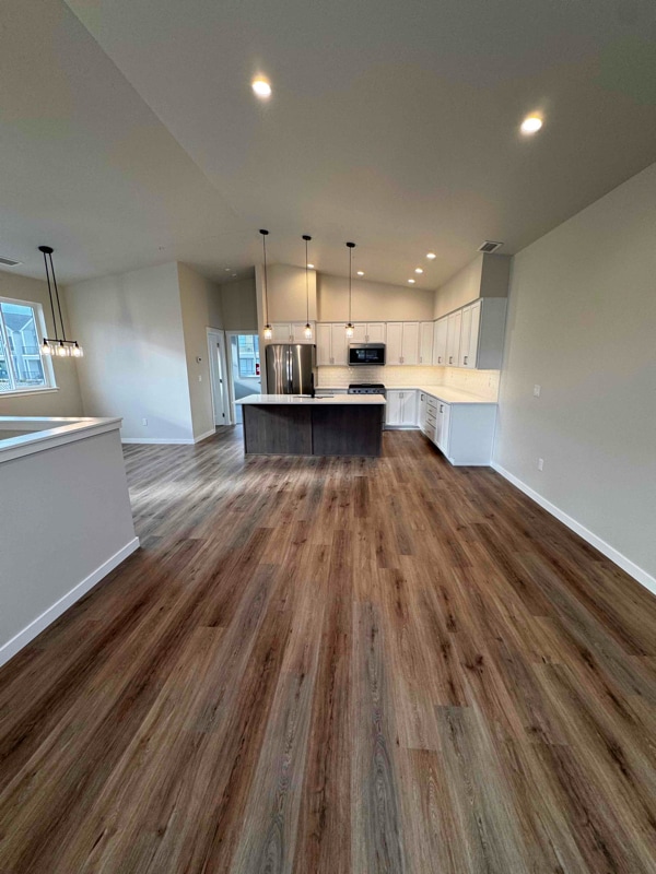 Photo - 994 E RR Ave