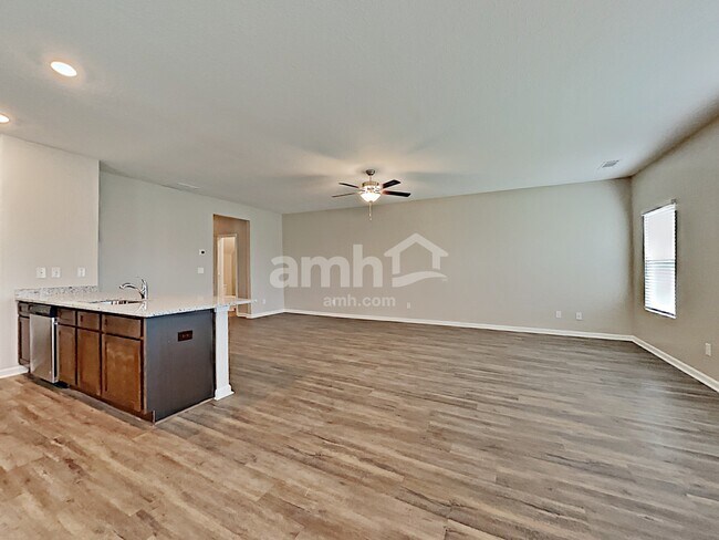 Photo - 4905 Bridle Path