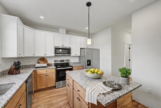 Photo - 212 Hull Ave