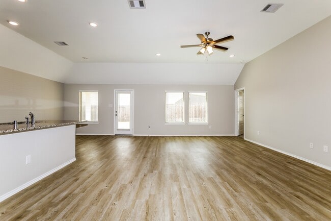 Photo - 334 Jewett Meadow Dr