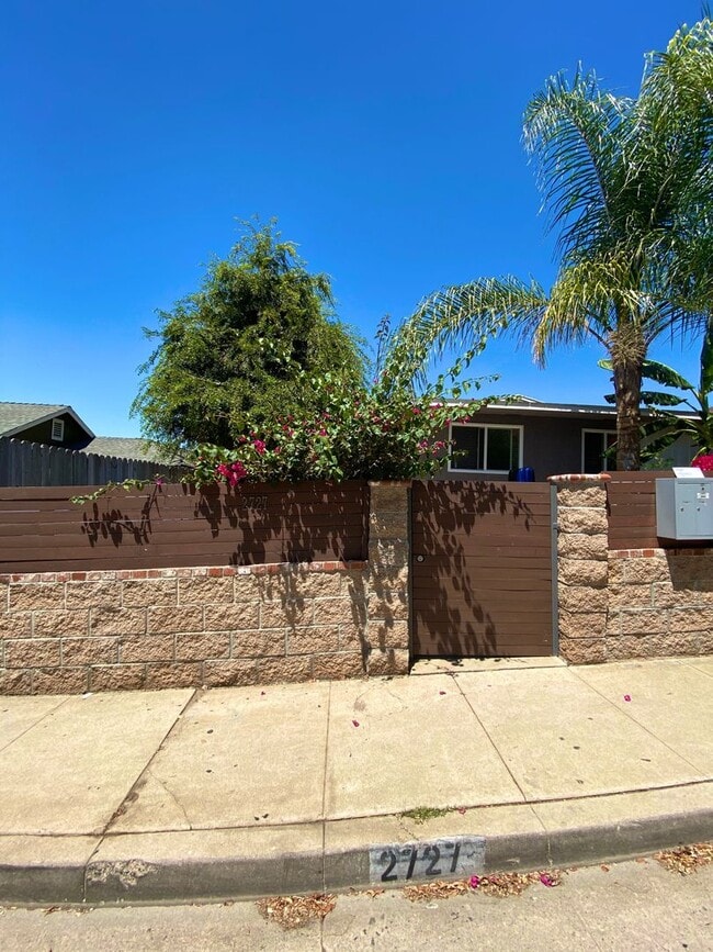 Building Photo - 2727 Phelps Ave Unit 2727 Phelps Ave  4