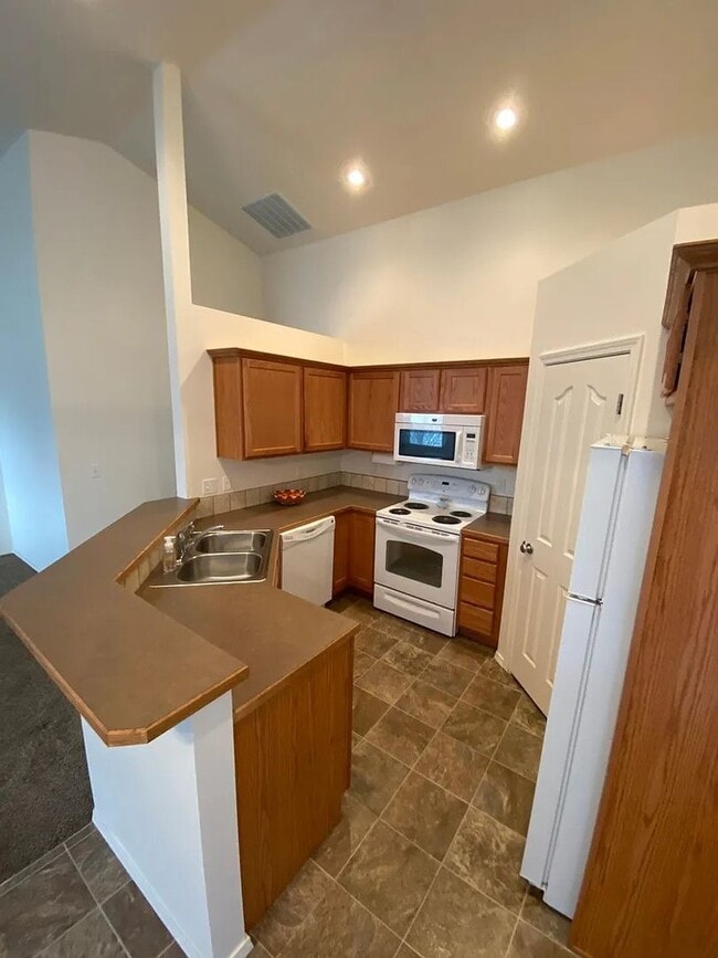 Photo - Beautiful 2 Bedroom 1 Bath Townhome with garage in Nampa!