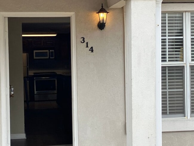 Photo - 623 N Gloster St